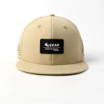cappellino trucker a 6 pannelli in tessuto funzionale con patch in gomma e perforazione laser - View 6