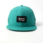 cappellino trucker a 6 pannelli in tessuto funzionale con patch in gomma e perforazione laser - View 8