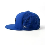cappellino trucker a 6 pannelli in tessuto funzionale con patch in gomma e perforazione laser - View 9