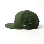 cappellino trucker a 6 pannelli in tessuto funzionale con patch in gomma e perforazione laser - View 11