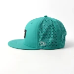 cappellino trucker a 6 pannelli in tessuto funzionale con patch in gomma e perforazione laser - View 12