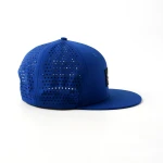 cappellino trucker a 6 pannelli in tessuto funzionale con patch in gomma e perforazione laser - View 17