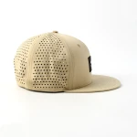 cappellino trucker a 6 pannelli in tessuto funzionale con patch in gomma e perforazione laser - View 18
