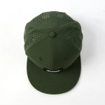 cappellino trucker a 6 pannelli in tessuto funzionale con patch in gomma e perforazione laser - View 23