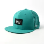 cappellino trucker a 6 pannelli in tessuto funzionale con patch in gomma e perforazione laser - View 4