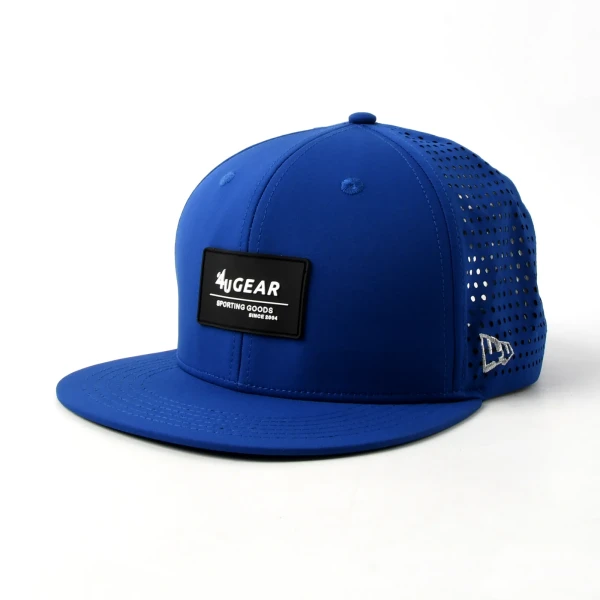 cappellino trucker a 6 pannelli in tessuto funzionale con patch in gomma e perforazione laser - Premium OEM headwear detail